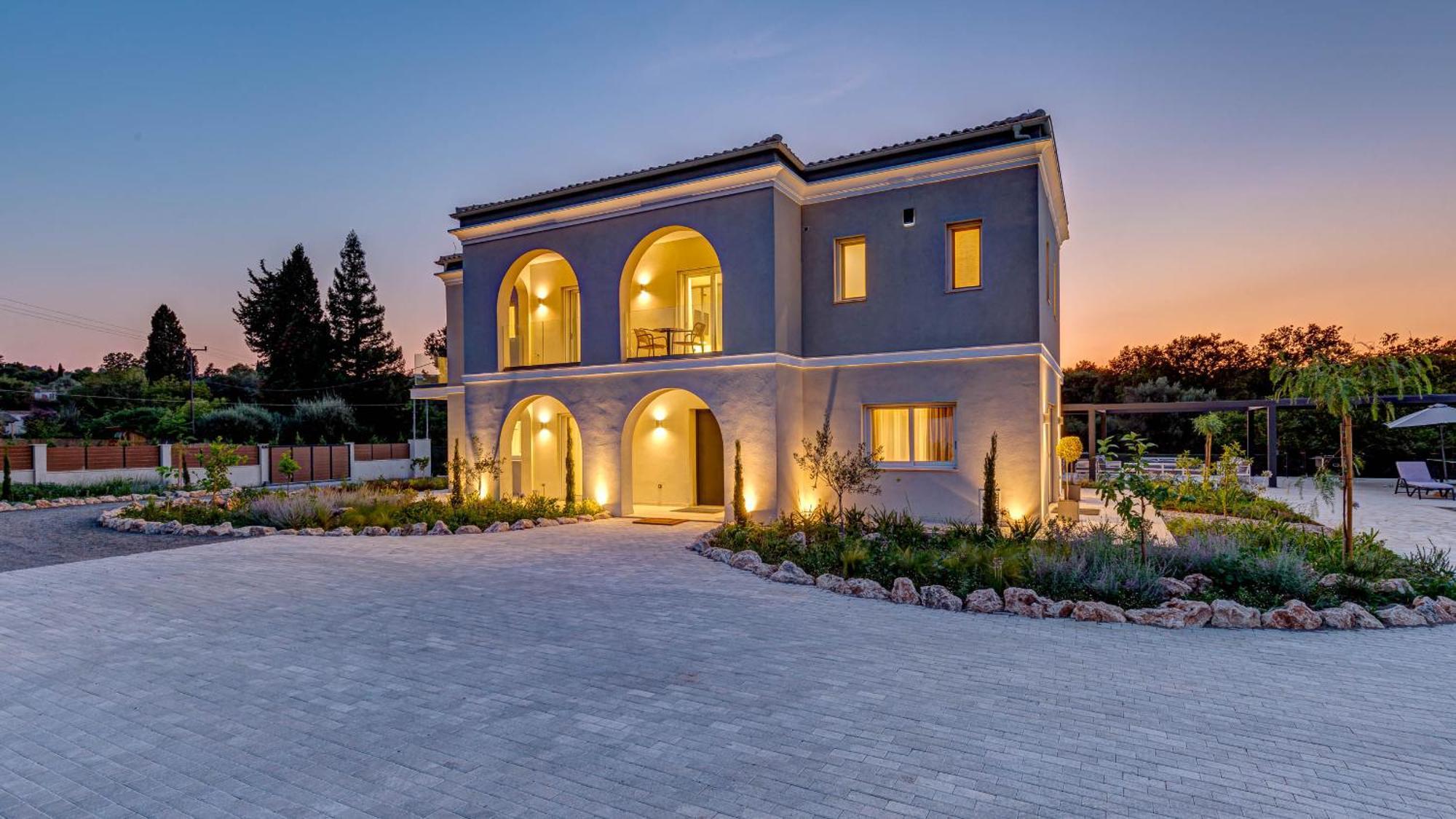 Luxury Rika Corfu- 5 Bedrooms With Pool Villa *