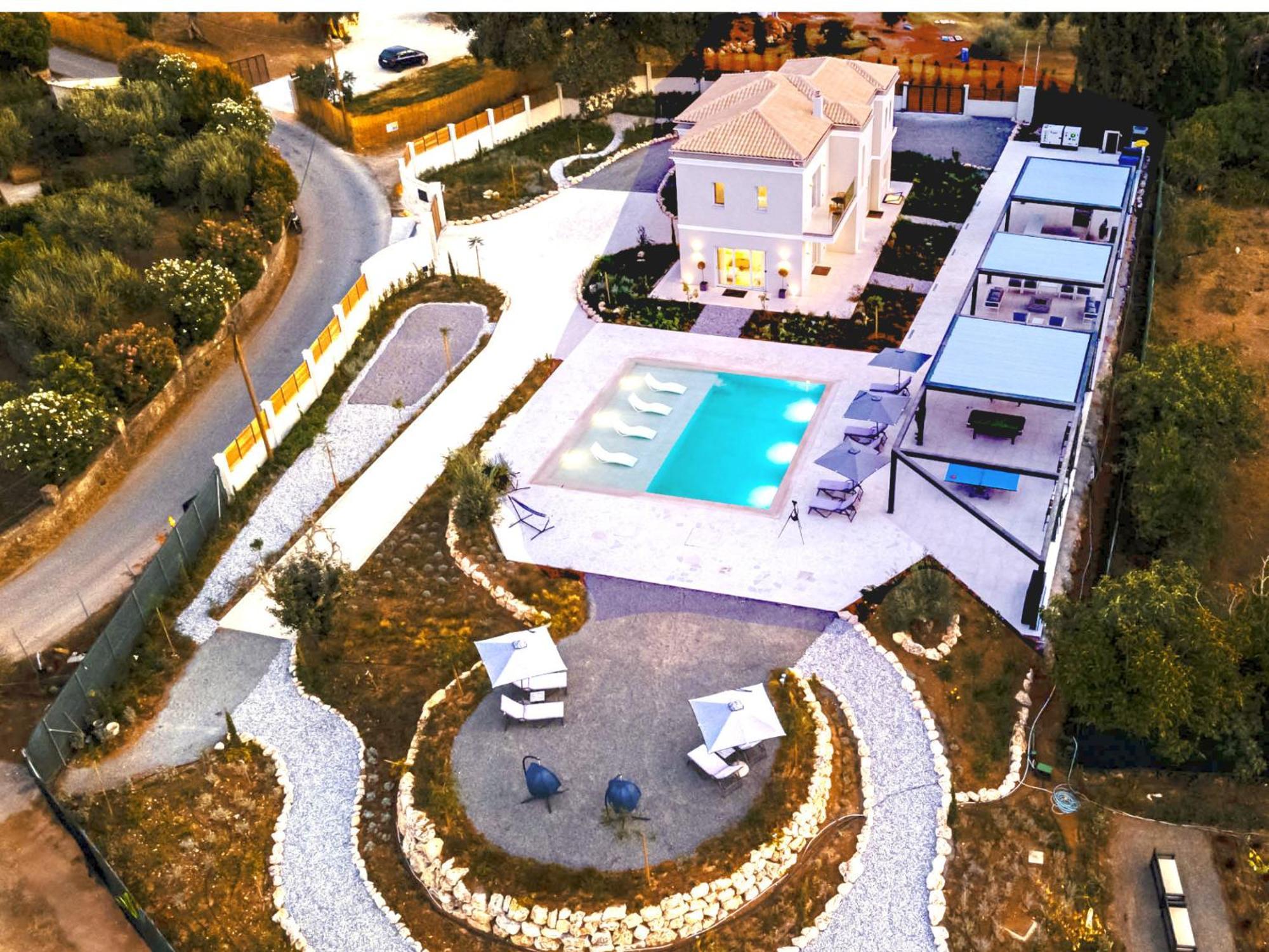 Villa Luxury Rika Corfu- 5 Bedrooms With Pool *