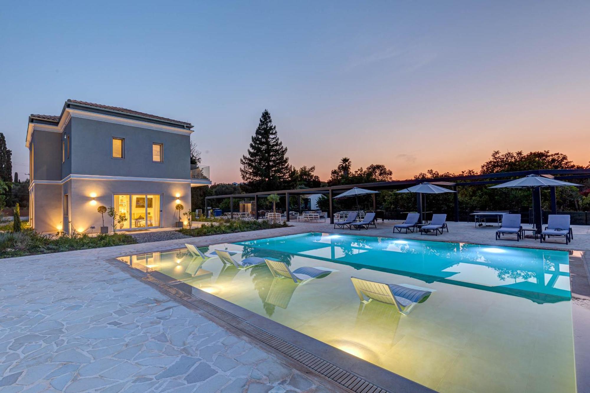 Villa Luxury Rika Corfu- 5 Bedrooms With Pool