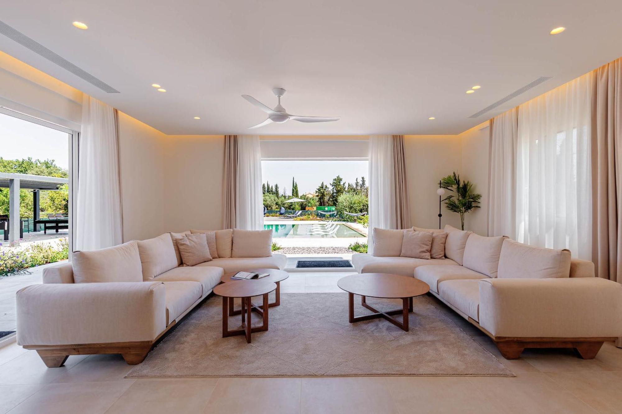 Villa Luxury Rika Corfu- 5 Bedrooms With Pool *