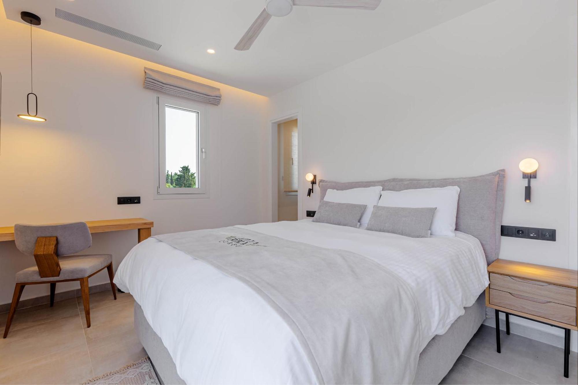 Villa Luxury Rika Corfu- 5 Bedrooms With Pool