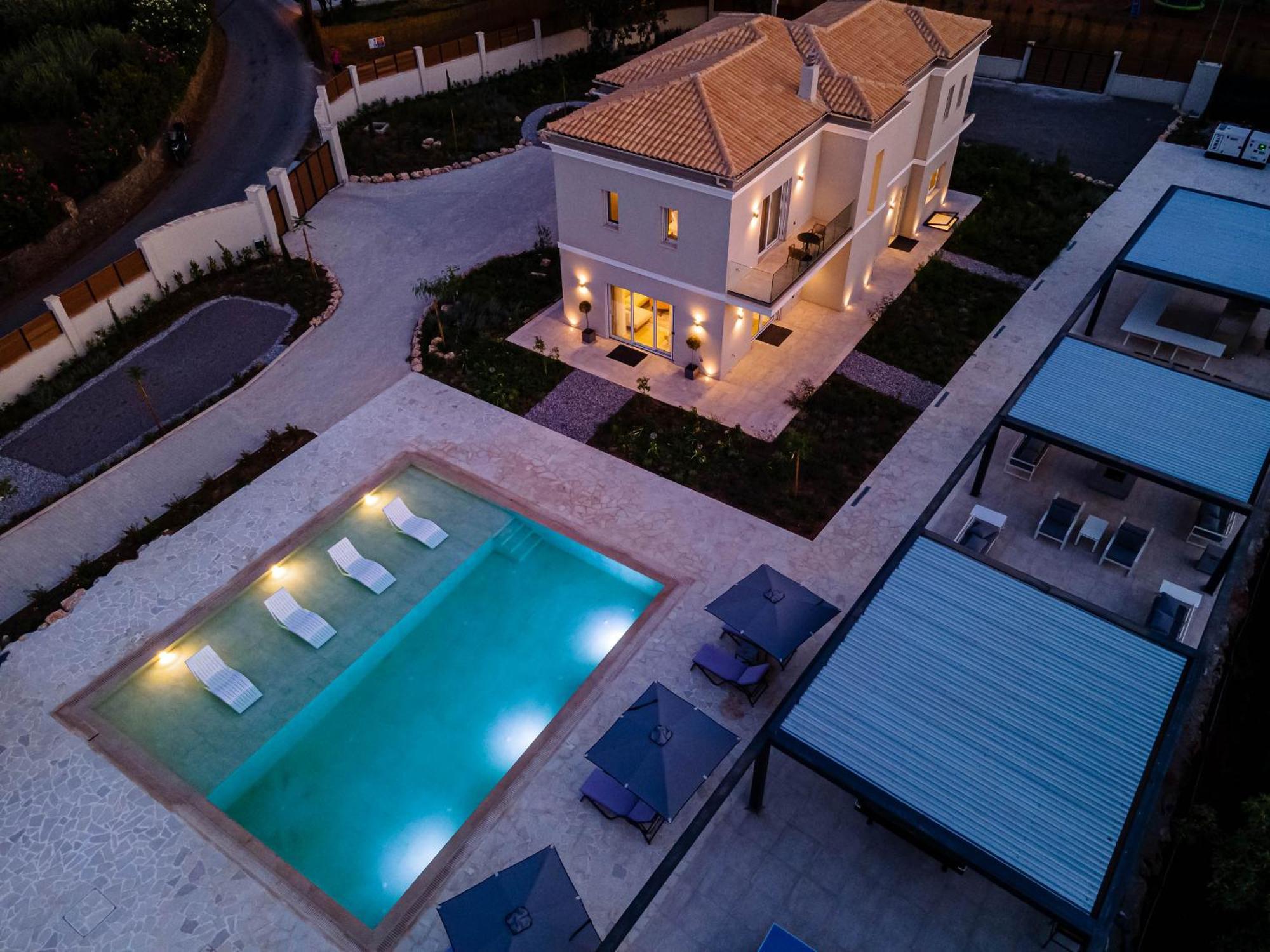 Villa Luxury Rika Corfu- 5 Bedrooms With Pool *