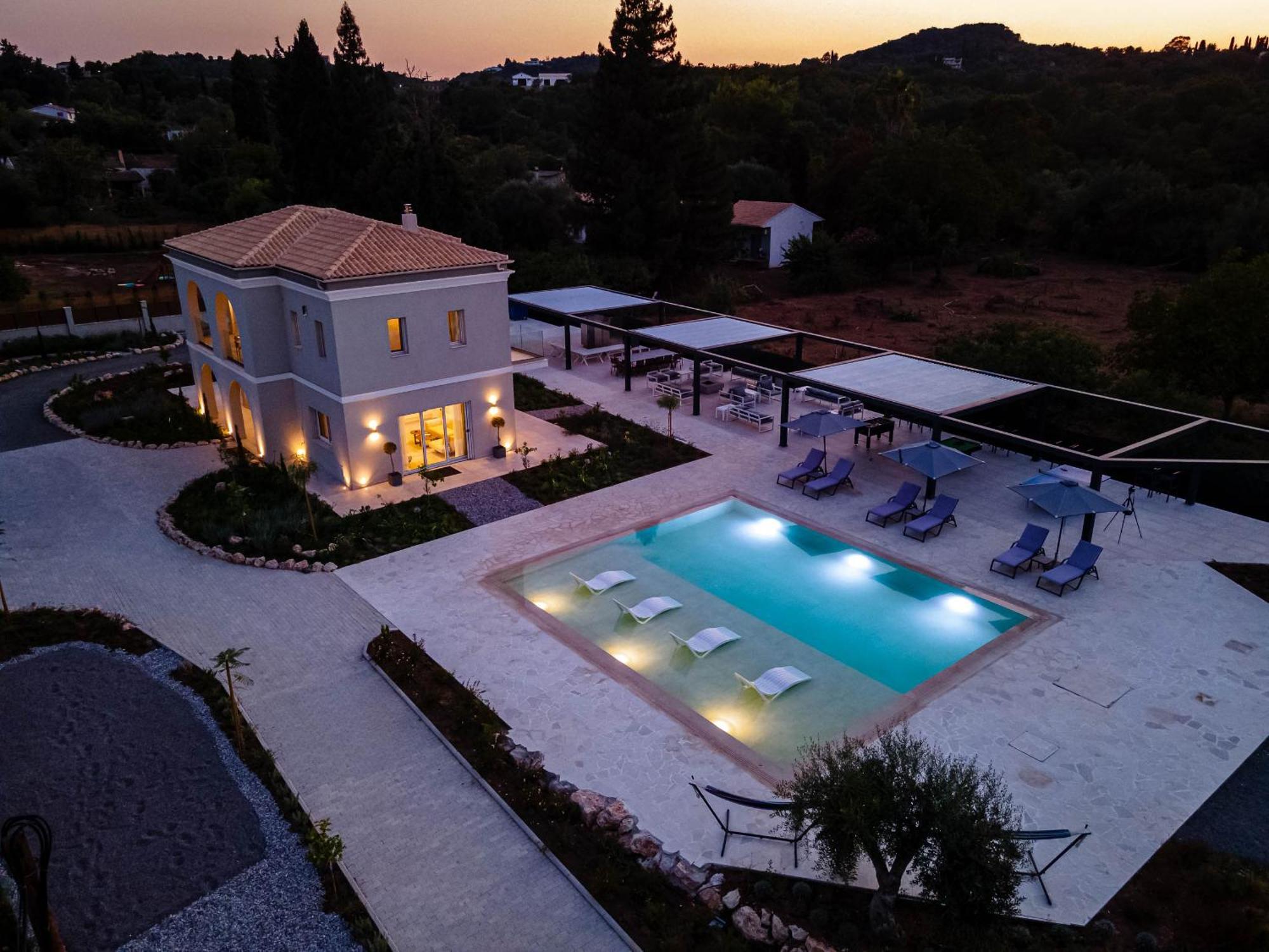 Luxury Rika Corfu- 5 Bedrooms With Pool