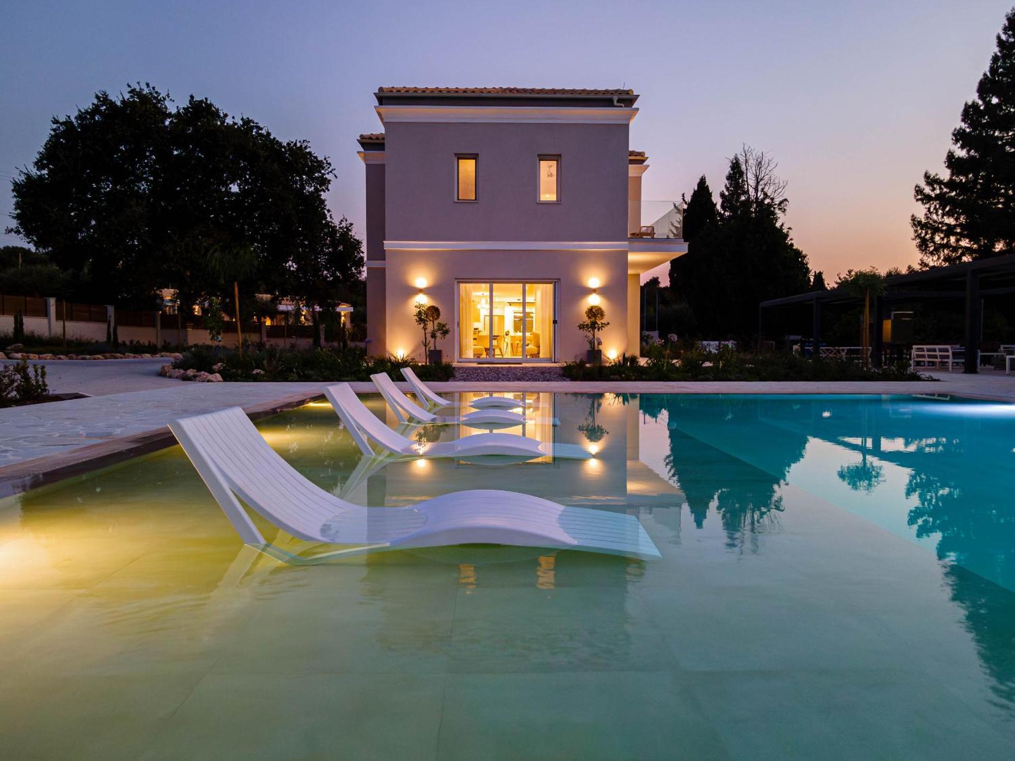 Villa Luxury Rika Corfu- 5 Bedrooms With Pool