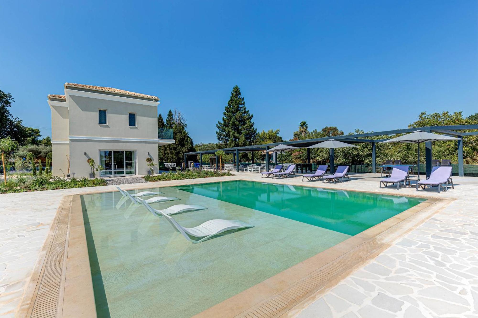 Villa Luxury Rika Corfu- 5 Bedrooms With Pool
